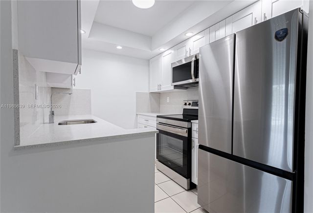 9405 W Flagler St D205, Miami, FL 33174