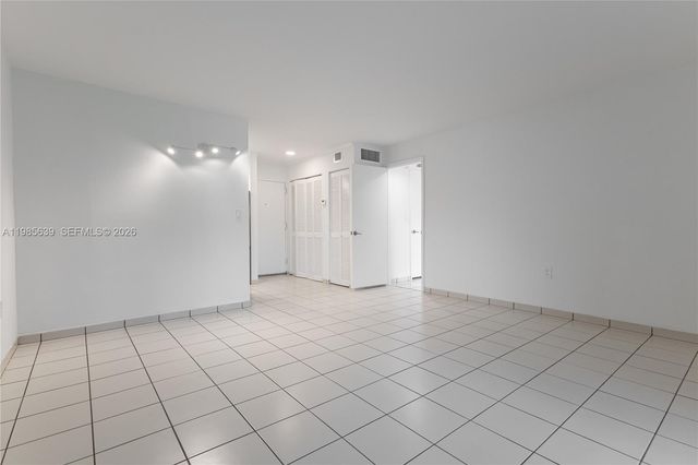 9405 W Flagler St D205, Miami, FL 33174