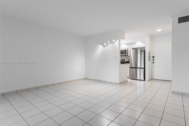 9405 W Flagler St D205, Miami, FL 33174