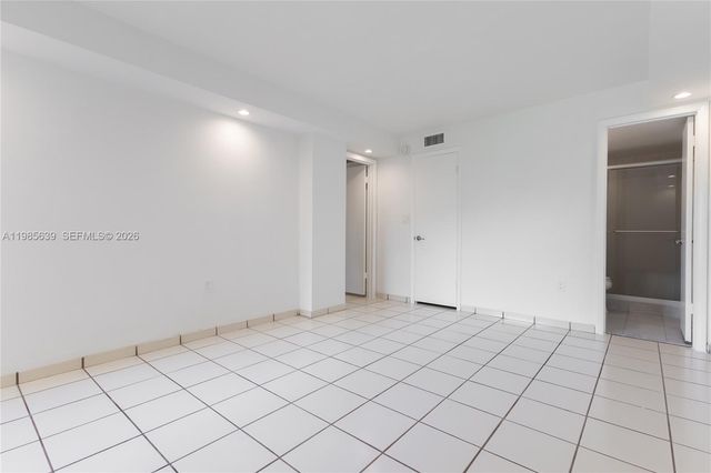 9405 W Flagler St D205, Miami, FL 33174