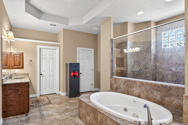 355 Pueblo Pintado, Helotes, TX 78023
