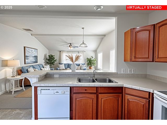 98126 W BENHAM Ln 9, Brookings, OR 97415