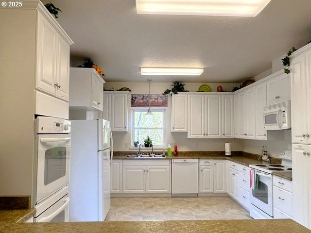 98126 W BENHAM Ln 9, Brookings, OR 97415