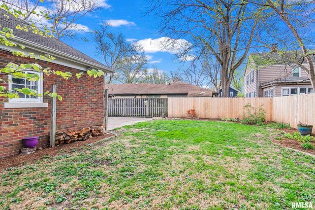 1421 S DOUGLAS Avenue, Springfield, IL 62704