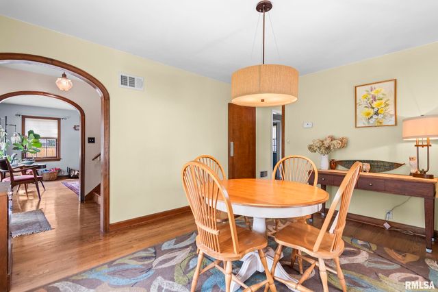 1421 S DOUGLAS Avenue, Springfield, IL 62704