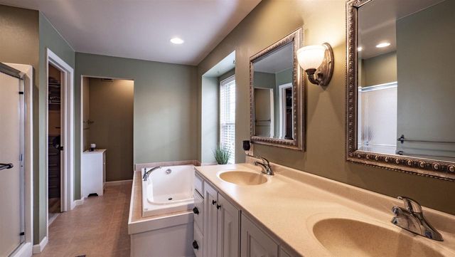 660 SUNSET DRIVE, Waupaca, WI 54981