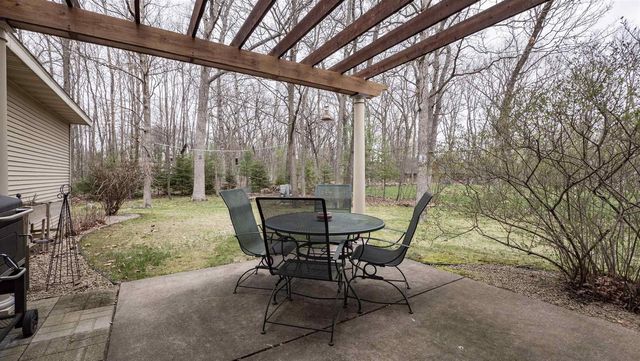 660 SUNSET DRIVE, Waupaca, WI 54981