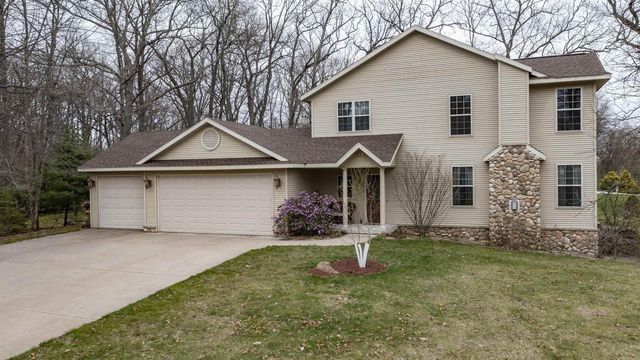 660 SUNSET DRIVE, Waupaca, WI 54981