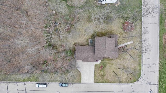 660 SUNSET DRIVE, Waupaca, WI 54981