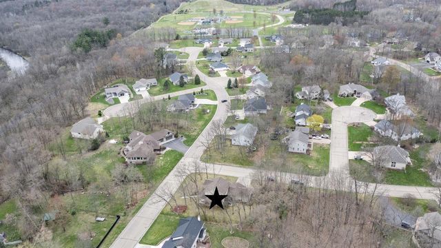 660 SUNSET DRIVE, Waupaca, WI 54981