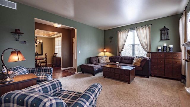 660 SUNSET DRIVE, Waupaca, WI 54981