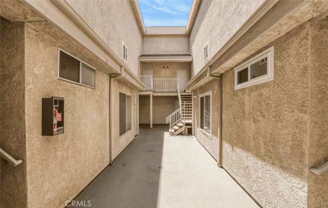 13042 Riverside Dr, Sherman Oaks, CA 91423