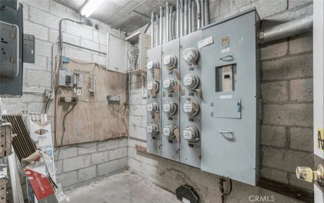 13042 Riverside Dr, Sherman Oaks, CA 91423