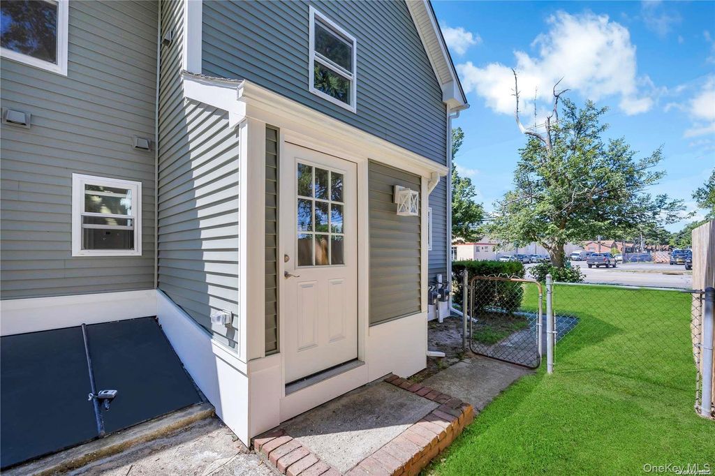 177 Waverly Avenue Second Floor, Patchogue, NY 11772