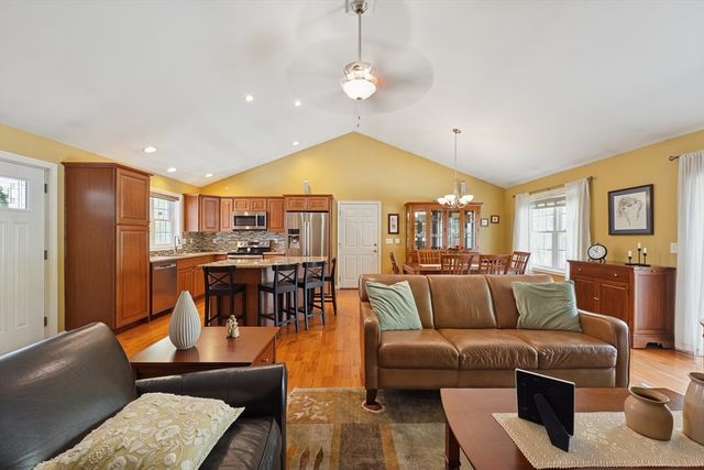 3080 Club House Dr, Dighton, MA 02715