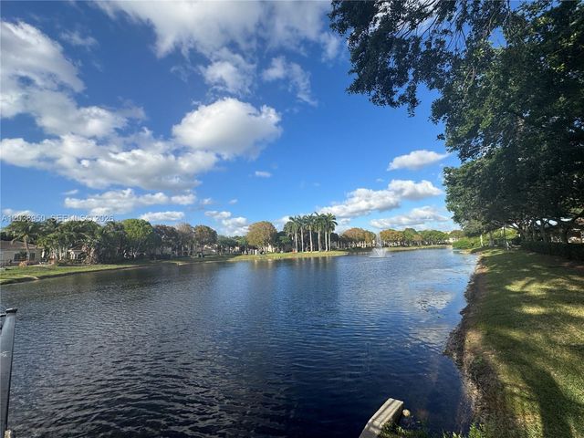 2492 Centergate Dr 102, Miramar, FL 33025