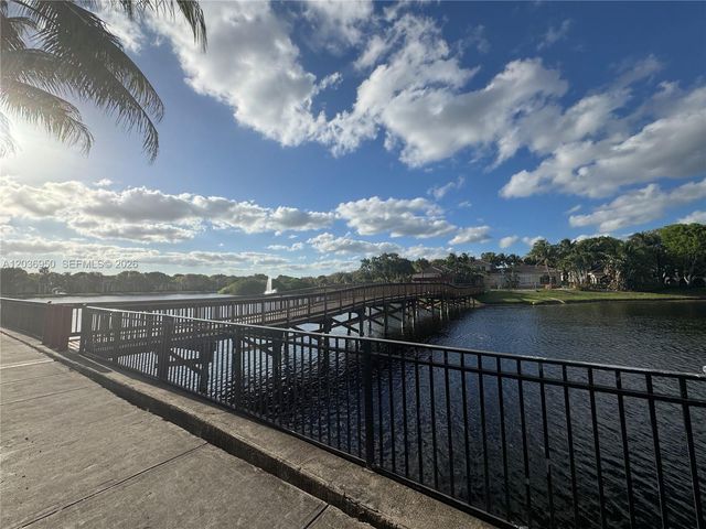 2492 Centergate Dr 102, Miramar, FL 33025