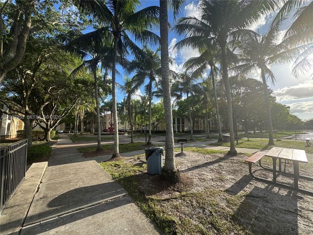 2492 Centergate Dr 102, Miramar, FL 33025