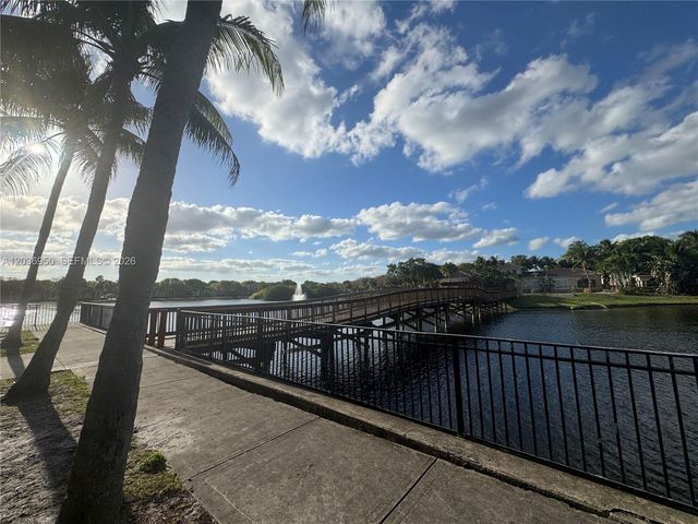 2492 Centergate Dr 102, Miramar, FL 33025