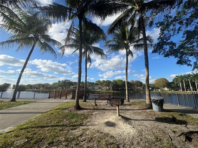 2492 Centergate Dr 102, Miramar, FL 33025