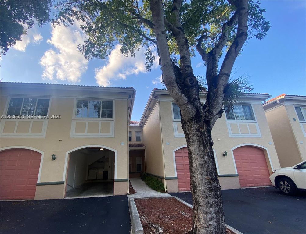 2492 Centergate Dr 102, Miramar, FL 33025