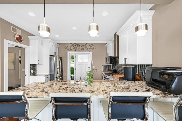 616 Kopmeier DRIVE, Pewaukee, WI 53072