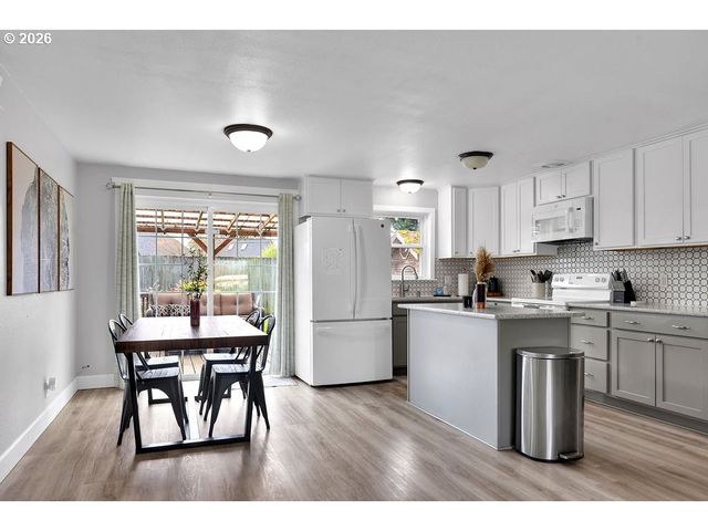 1533 SEQUOIA Ave, Springfield, OR 97477