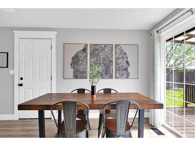 1533 SEQUOIA Ave, Springfield, OR 97477