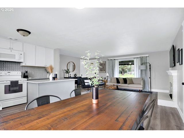 1533 SEQUOIA Ave, Springfield, OR 97477