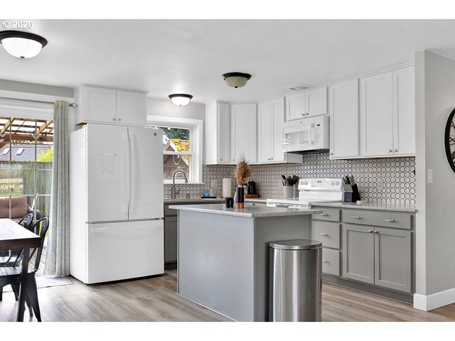 1533 SEQUOIA Ave, Springfield, OR 97477