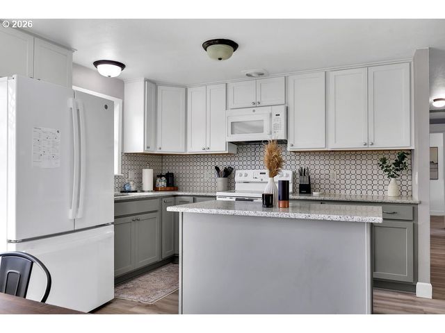 1533 SEQUOIA Ave, Springfield, OR 97477