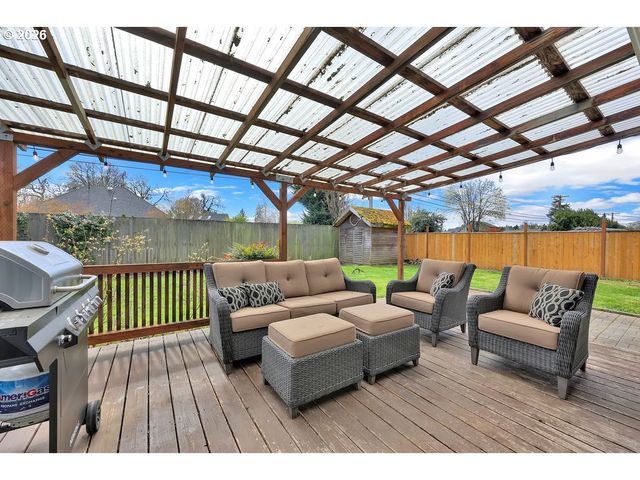 1533 SEQUOIA Ave, Springfield, OR 97477