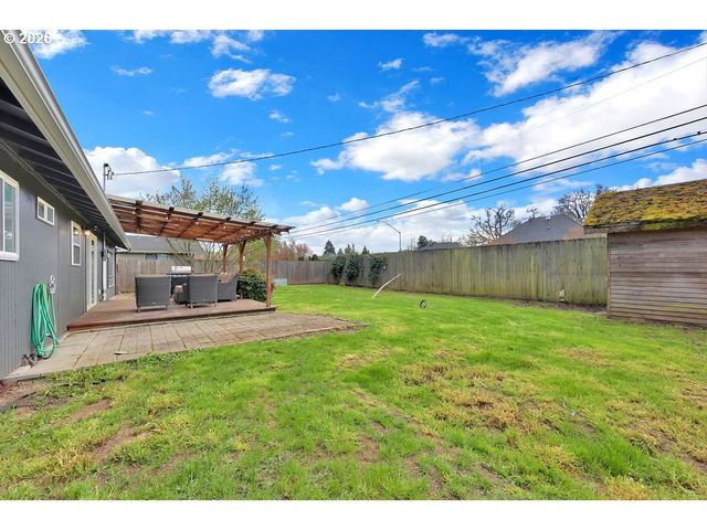 1533 SEQUOIA Ave, Springfield, OR 97477