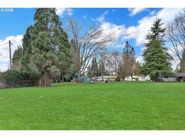 1533 SEQUOIA Ave, Springfield, OR 97477