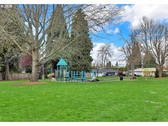 1533 SEQUOIA Ave, Springfield, OR 97477