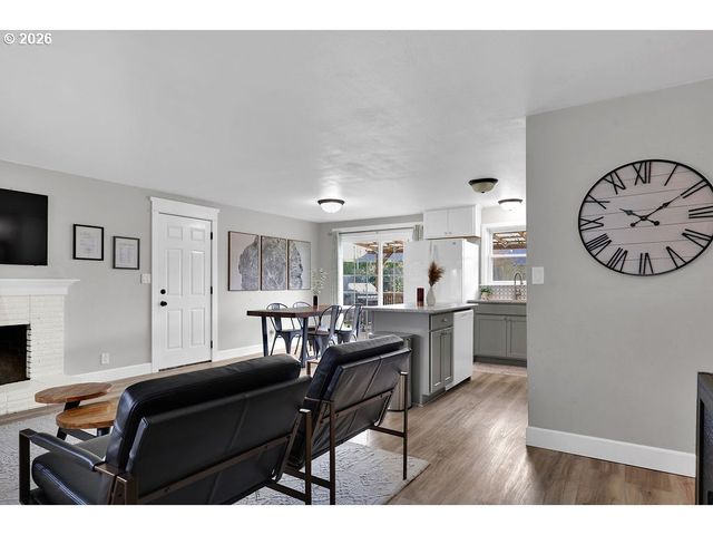 1533 SEQUOIA Ave, Springfield, OR 97477