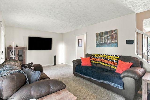 3704 N Viona Drive, Akron, OH 44319