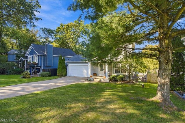 3704 N Viona Drive, Akron, OH 44319