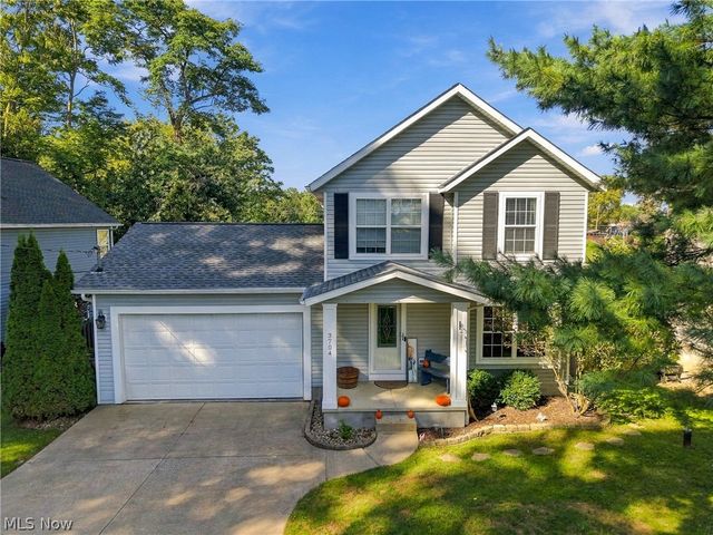 3704 N Viona Drive, Akron, OH 44319