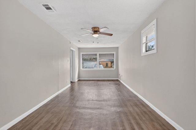 315 Acacia Street, Lake Jackson, TX 77566