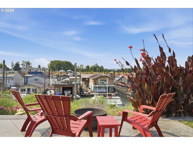 292 N LOTUS ISLE Dr, Portland, OR 97217