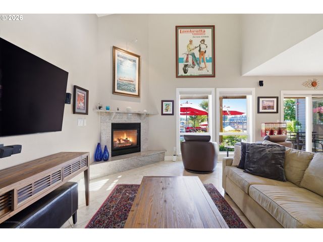 292 N LOTUS ISLE Dr, Portland, OR 97217