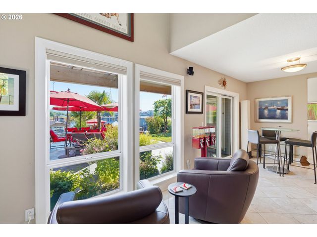 292 N LOTUS ISLE Dr, Portland, OR 97217