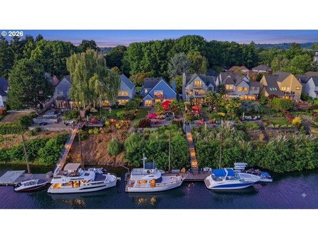 292 N LOTUS ISLE Dr, Portland, OR 97217