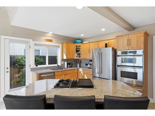 292 N LOTUS ISLE Dr, Portland, OR 97217