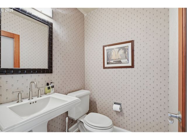 292 N LOTUS ISLE Dr, Portland, OR 97217