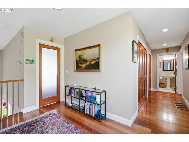 292 N LOTUS ISLE Dr, Portland, OR 97217