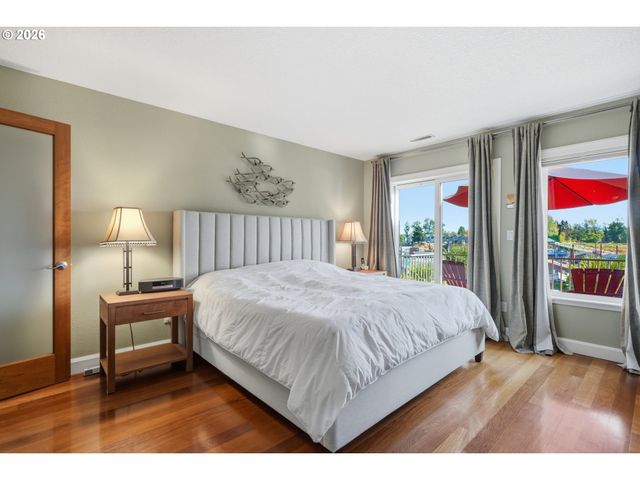 292 N LOTUS ISLE Dr, Portland, OR 97217