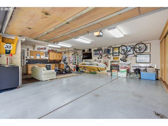292 N LOTUS ISLE Dr, Portland, OR 97217