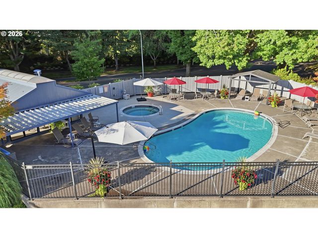 292 N LOTUS ISLE Dr, Portland, OR 97217